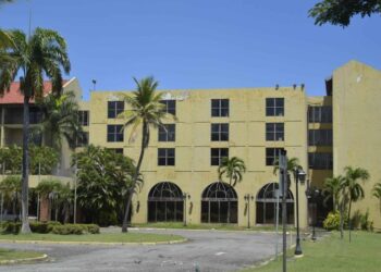 Hotel Santo DomingoSeguir Tema +   Declaran de utilidad pública los terrenos del antiguo Hotel Santo Domingo, ícono abandonado del Malecón