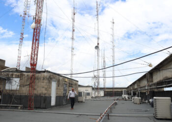 El Huacal El edificio “El Huacal” tiene sobre su techo una cisterna de más de 50 años