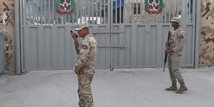 Pandilla toma la aduana en Haití cerca de la frontera con Jimaní