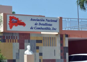 Técnicos Anadegas dicen gasolinas premium, gasoil óptimo y regular deben bajar 11 pesos del 16 a 23 mayo