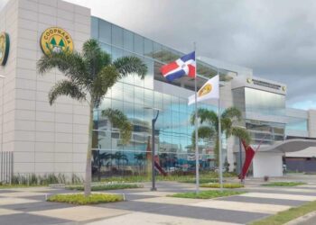 El salario de los docentes sube y la calidad educativa baja