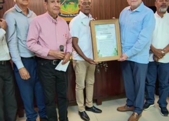 El Patronato y el Grupo Ecológico de las Lagunas reconocen al vicepresidente de Seaboard, Armando Rodríguez