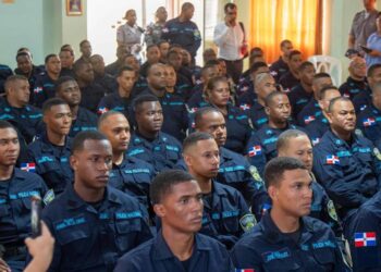 Ciudadanos aseguran nuevo uniforme de la Policía generará seguridad por integración de cámaras