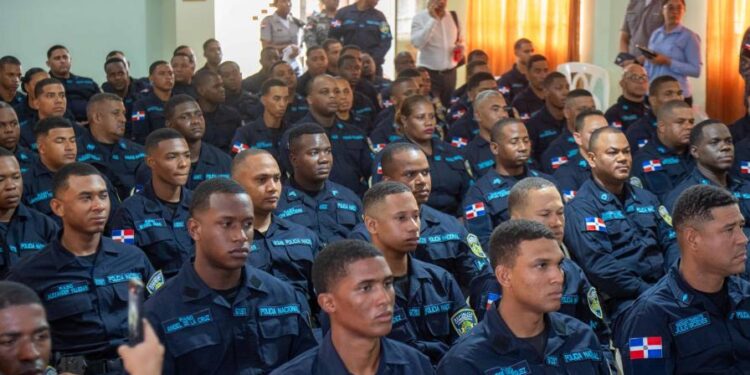 Ciudadanos aseguran nuevo uniforme de la Policía generará seguridad por integración de cámaras