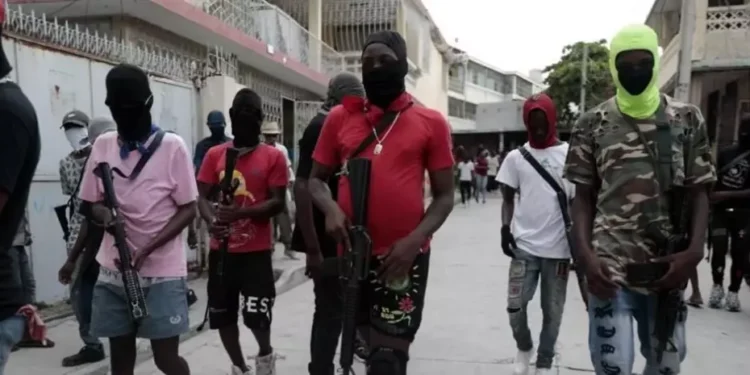 ESTADOS UNIDOS Haitianos deportados por financiar grupos criminales serán detenidos al llegar al país