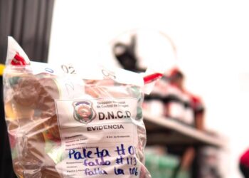 DROGAS Incautan cargamento de cocaína líquida camuflada en envases de jugos y refrescos