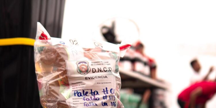 DROGAS Incautan cargamento de cocaína líquida camuflada en envases de jugos y refrescos
