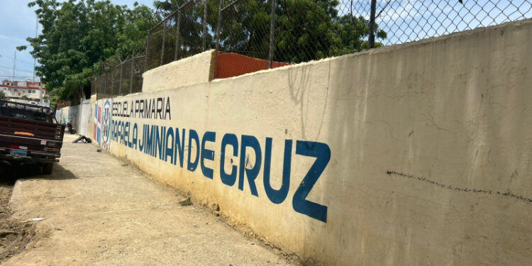 sacrifican la tanda extendida  Escuelas recortan tanda extendida para abrir cupos