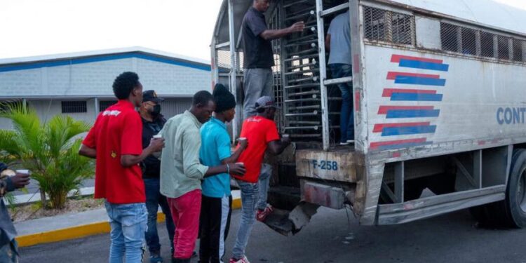 El dilema dominicano, informalidad vs. control migratorio