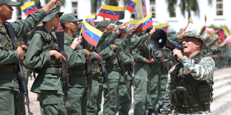 venezuela Maduro invita al diálogo a Trump, pese al despliegue de buques estadounidenses