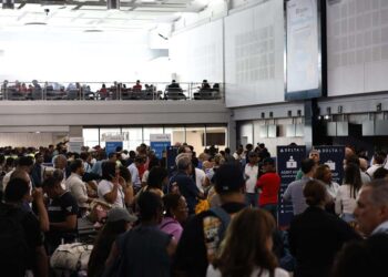 Fallo interno deja sin electricidad al AILA y provoca caos en la terminal