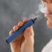 Singapur castigará con 15 latigazos y hasta 20 años de cárcel a proveedores de vapeadores