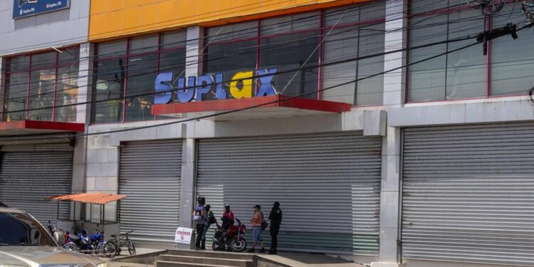 Negocios chinos siguen cerrados cinco días después de ser intervenidos por el Mived
