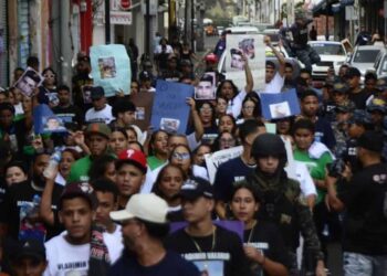«Intercambios de disparos» pausan tras masacre de cinco hombres en Santiago