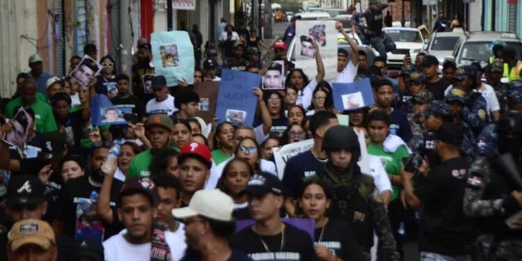 «Intercambios de disparos» pausan tras masacre de cinco hombres en Santiago