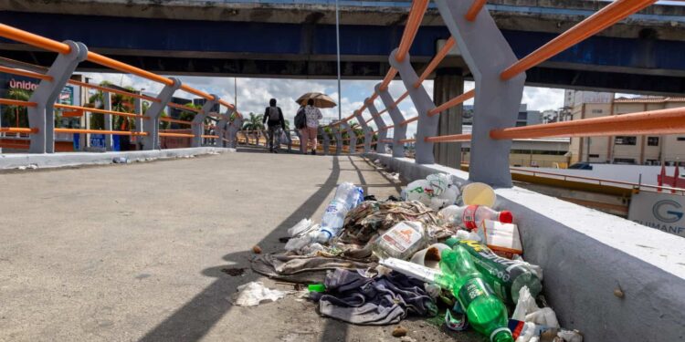 Puentes peatonales: las rutas más inseguras para cruzar la ciudad