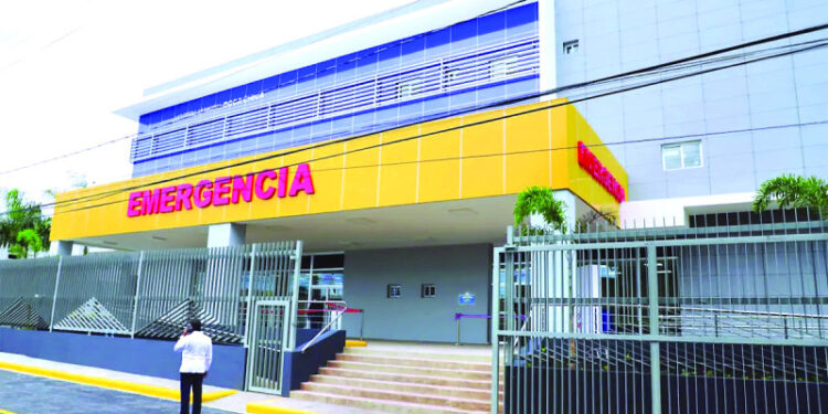 servicio de salud  Comunitarios piden intervención en hospital de Andrés, Boca Chica