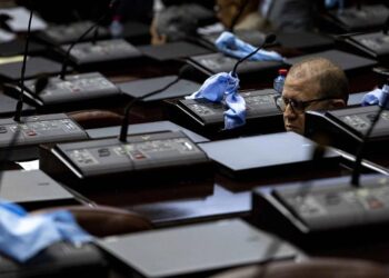 Un grupo de diputados retomará una iniciativa del 2011 para eliminar la propina obligatoria