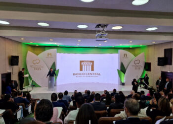 Sostenibilidad. Valdez Albizu destaca importancia de la sostenibilidad y su impacto ante eventos climáticos extremos