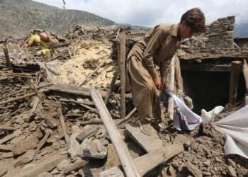 Potente terremoto sacude Afganistán; reportan varios muertos
