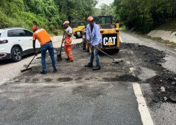 MOPC Obras Públicas reanuda bacheo de vías en GSD y el interior afectadas por el huracán Melissa
