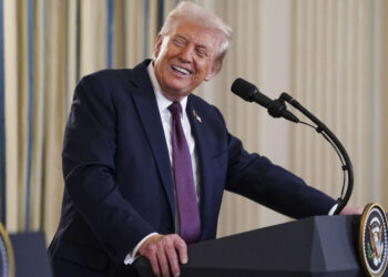 Trump avisa que «empezará a detener» el avance de narcotraficantes de Venezuela por tierra