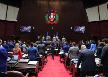 Sin especificar el monto, Congreso autoriza pagar deudas a constructores de obras sin contratos