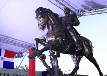Duarte a caballo: develan primera estatua ecuestre del prócer que evoca liderazgo y vocación militar