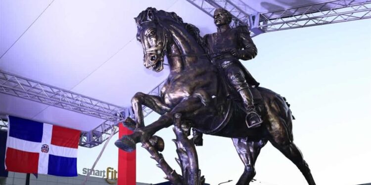 Duarte a caballo: develan primera estatua ecuestre del prócer que evoca liderazgo y vocación militar