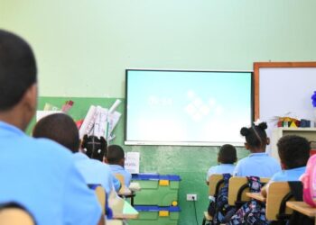Minerd Educación convoca al reinicio de clases hoy mientras la ADP advierte que es mañana