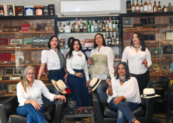 cigarro  Fumar puros: el placer que también están ‘husmeando’ las mujeres