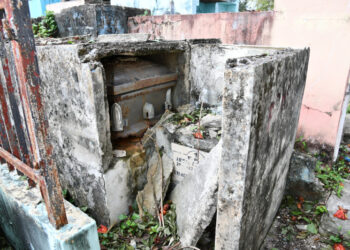Cementerio Cementerio de Los Mina: Usan panteones como zafacones