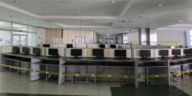 Biblioteca de la UASDSeguir Tema + Filtraciones y equipos obsoletos se acumulan en la Biblioteca de la UASD