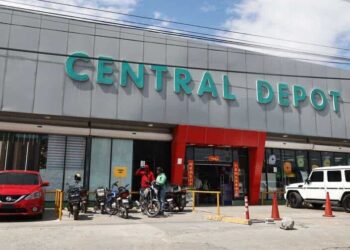 Doce tiendas chinas permanecen cerradas por fallas estructurales