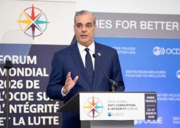 Luis Abinader presenta en París su plan anticorrupción basado en cuatro pilares clave