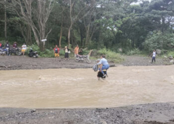 inundaciones provocadas por lluvias  Comunidades de Ocoa y Puerto Plata aisladas por lluvias