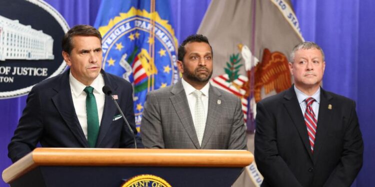 estados unidos Investigan la fuente sobre los problemas con el alcohol del director del FBI
