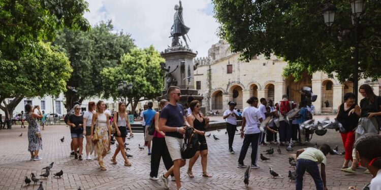 Banco Central proyecta que el turismo apunta a generar más de US$12,500 millones en 2026