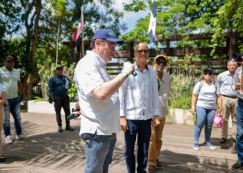 Vicepresidente de Seaboard y sus colaboradores realizan visita al Parque Ecológico Las Lagunas