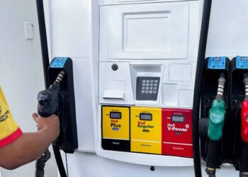 El sello del Indocal que garantiza que las «bombas» venden el combustible pagado