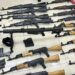 Autoridades dominicanas decomisan arsenal de armas de asalto que enviaron de EE. UU. hacia Haití
