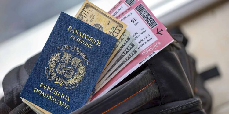 Unos 35 mil dólares por 37 mil votos: el costo del viaje de dos miembros de la JCE por Europa