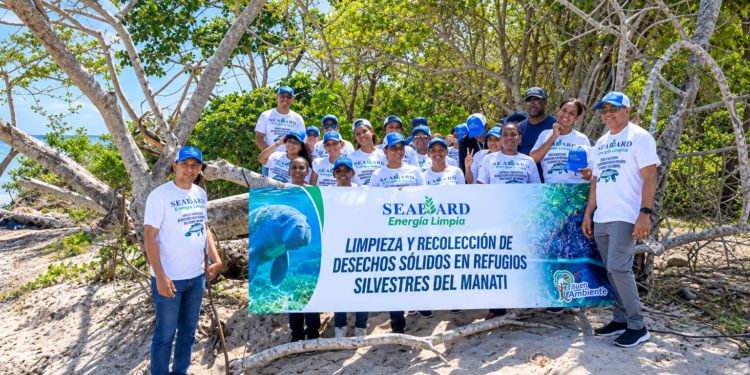 Empresa Seaboard realiza un operativo de recogida de desechos sólidos en el Santuario de Mamíferos Marinos de Manatí Puerto Plata