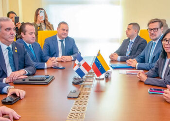 Abinader negocia compra de combustibles a Venezuela