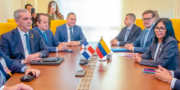 Abinader negocia compra de combustibles a Venezuela