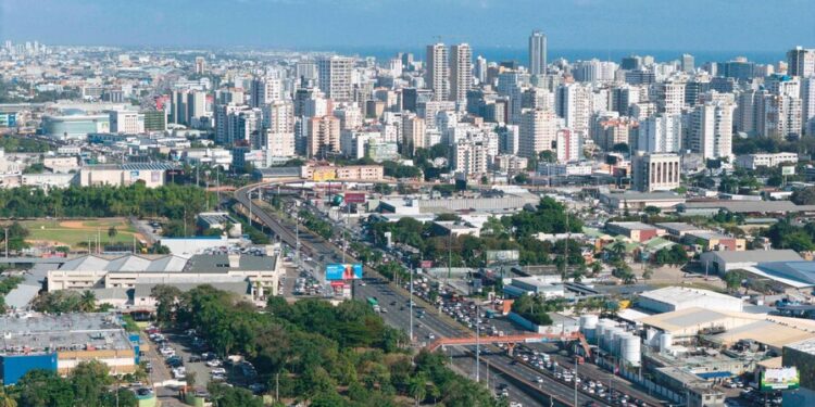 El alza de la tasa de política monetaria a 5.50 % podría moderar el crecimiento de la economía